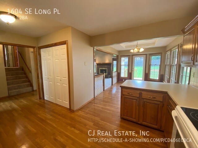 Building Photo - 1604 SE Long Pl