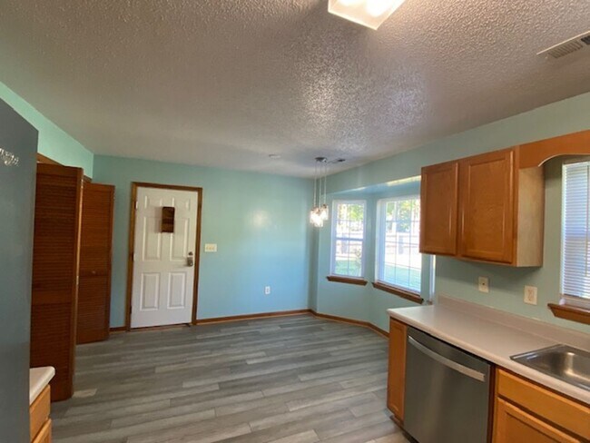 Building Photo - $500 OFF FIRST MONTHS RENT Sneads Ferry Ho...