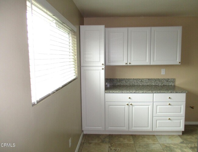 Foto del edificio - 851 W Crestwood Ave