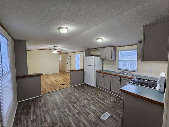 Foto del edificio - 5687 Lowell Rd