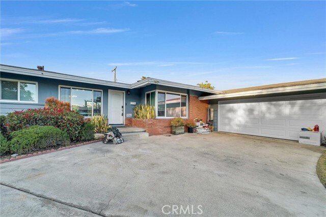 Foto del edificio - 9761 Royal Palm Blvd