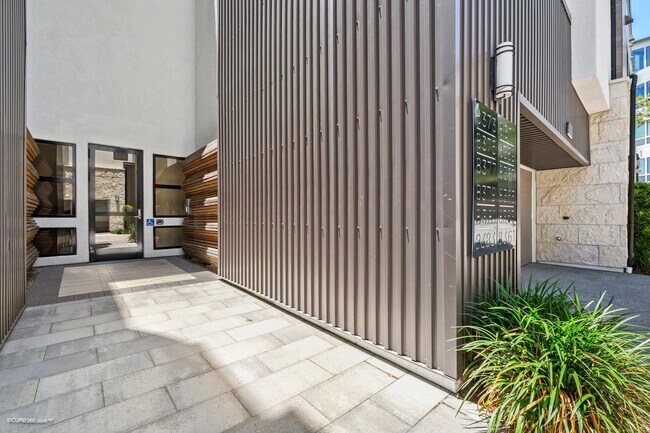 Building Photo - 8379 Distinctive Dr