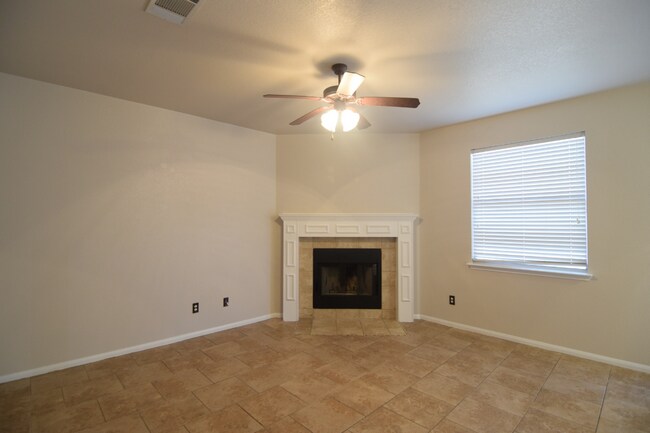 Foto del edificio - 6302 Bridgewood Dr