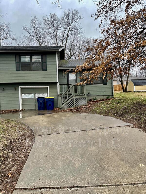 Building Photo - 909 Fir St