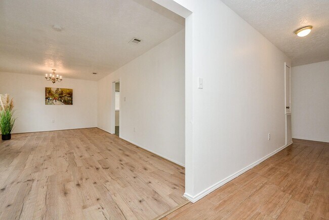 Foto del edificio - 3315 Honey Creek Dr