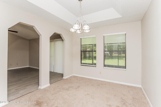 Foto del edificio - 1388 Tilberg Ave NW