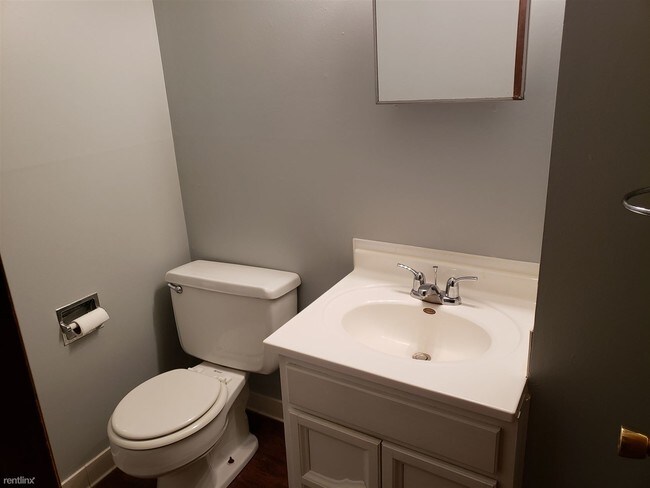 Foto del edificio - 3 br, 1.5 bath Townhome - 1435 S Center Rd