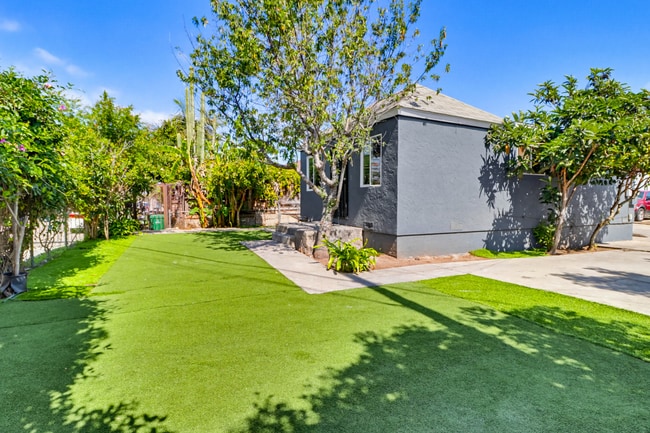 Building Photo - 851 33rd St