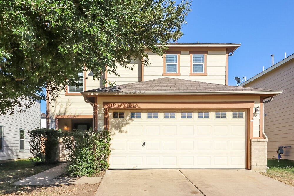 Foto principal - 16406 Chandler Ridge Ln