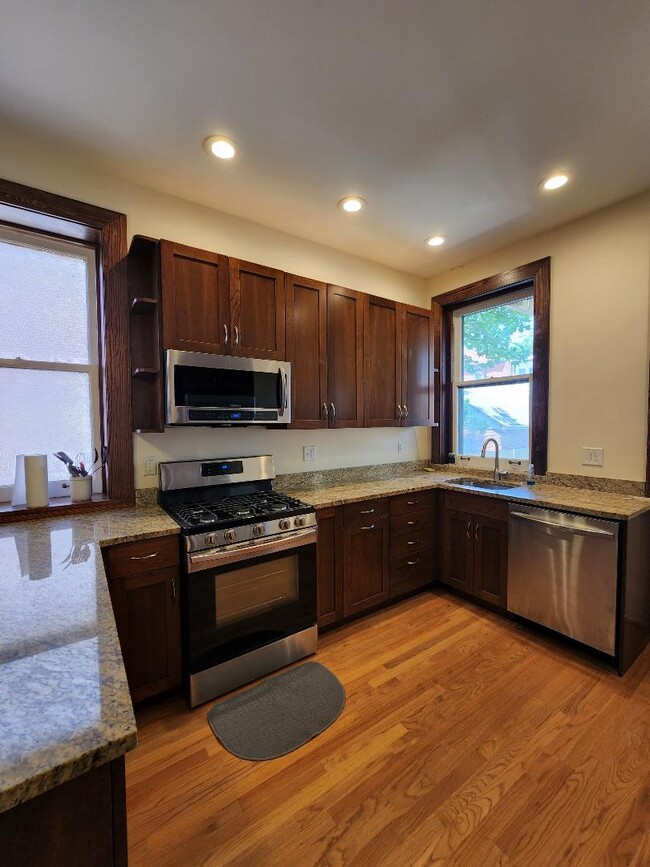 Building Photo - 6115 Pershing Ave