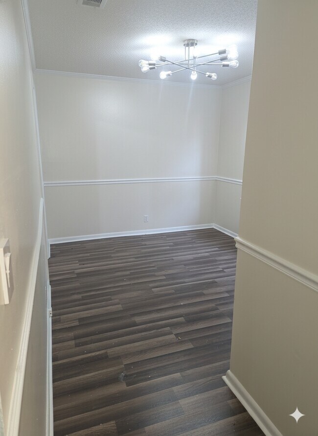 Foto del edificio - 583 Winding Creek Rd