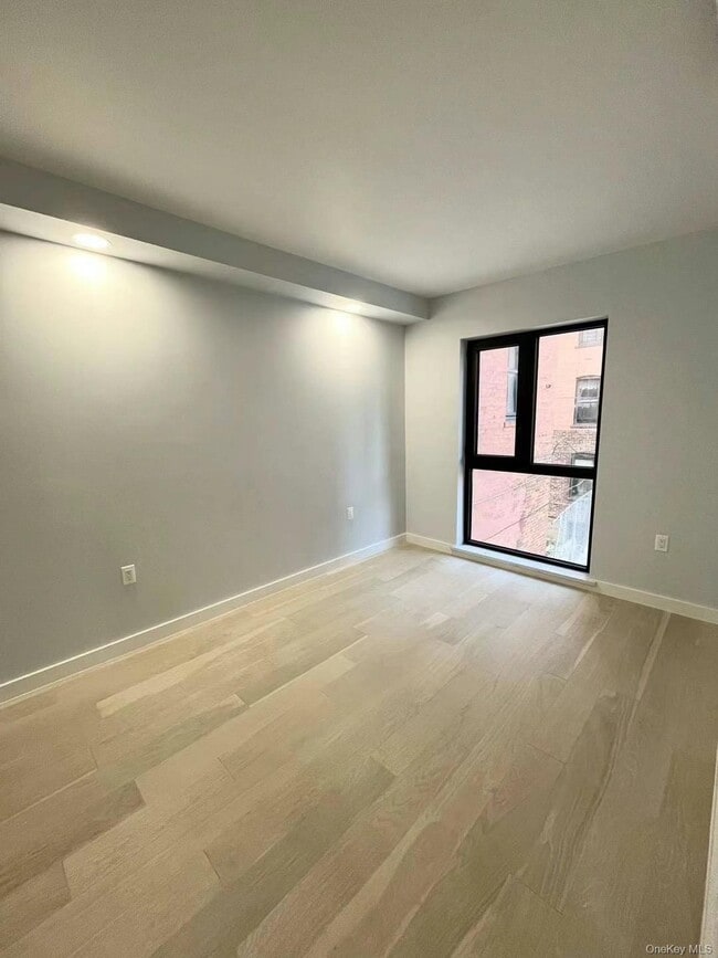 Foto del edificio - 37-32 89th St