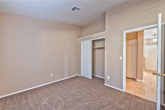 Foto del edificio - 8997 Living Rose St