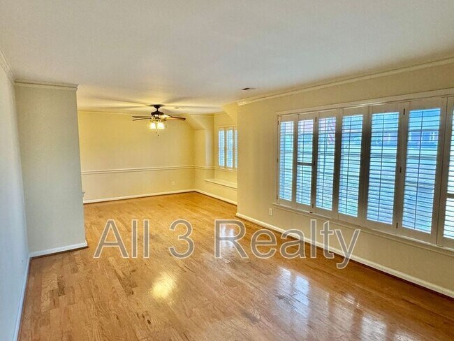 Building Photo - 2913 Sumter Ave