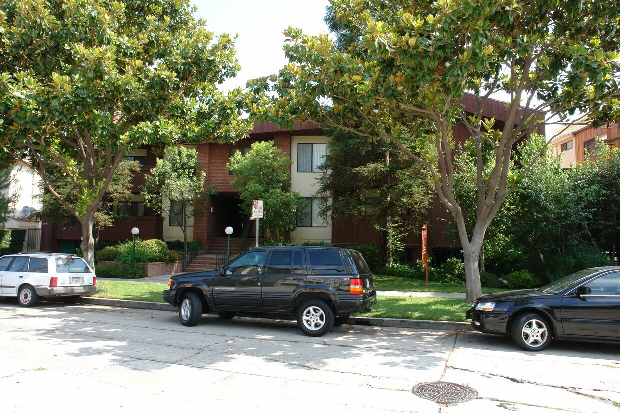 Dickens Gardens Apartments Sherman Oaks, CA