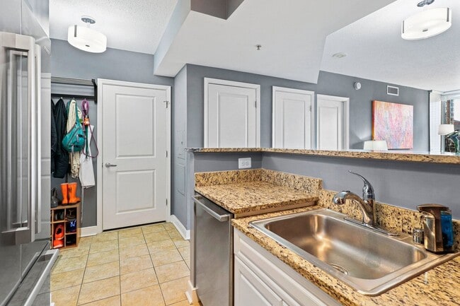 Photo - 2 Bedroom 2 Bath Condo Open Floor-plan, Stainless Steel Appliances, Pool, Concierge and More