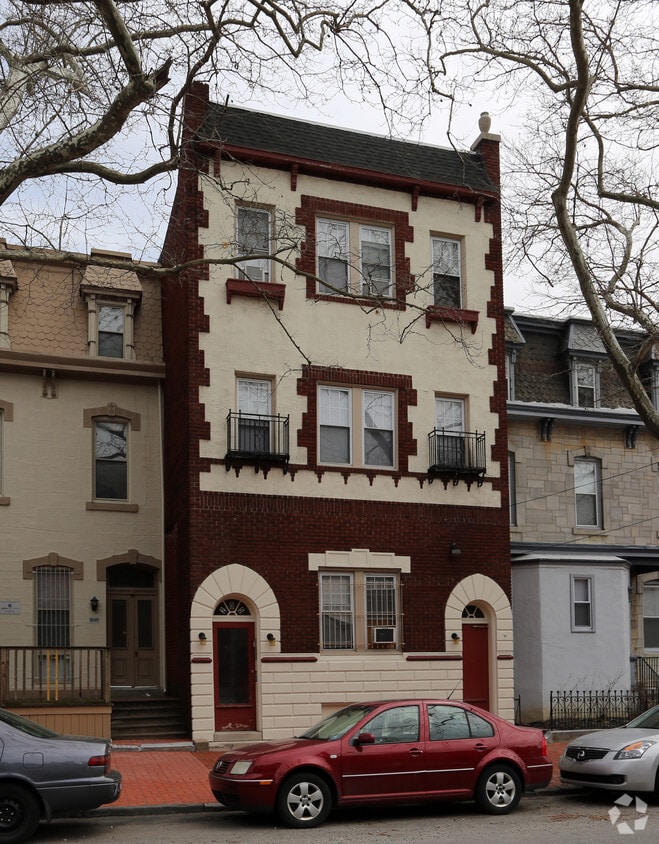 Building Photo - 205 S 42nd St