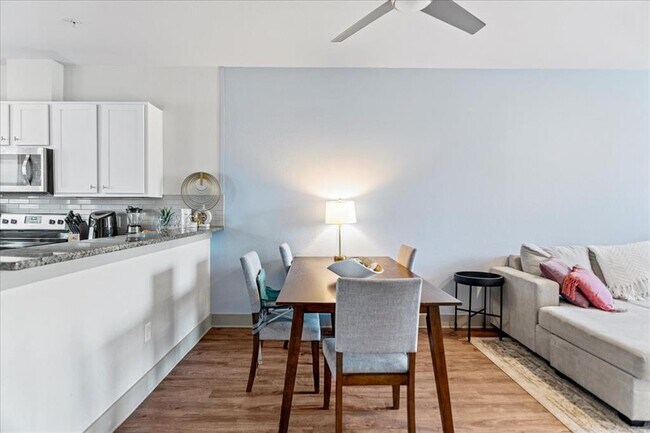 Foto del edificio - 12185 Chelsea Glen Pl