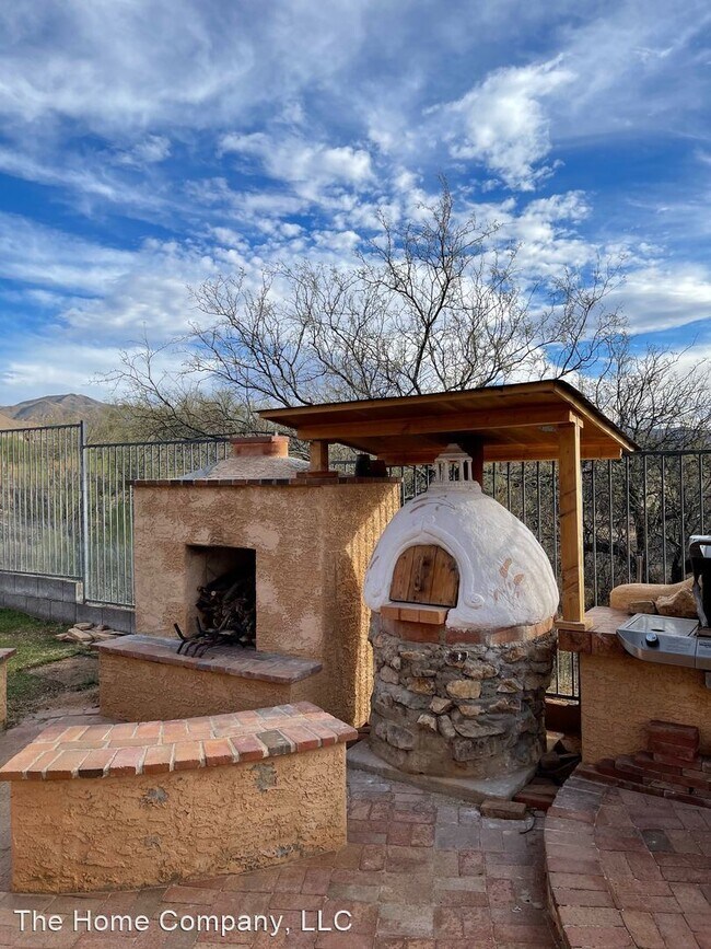 Building Photo - 4 br, 2 bath House - 1061 S Seldon Place
