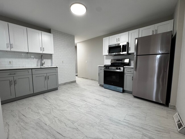 Building Photo - 45 Cowles St