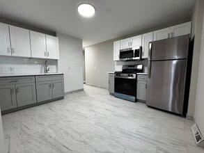 Building Photo - 45 Cowles St