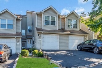 Building Photo - 7 Leahy Ct