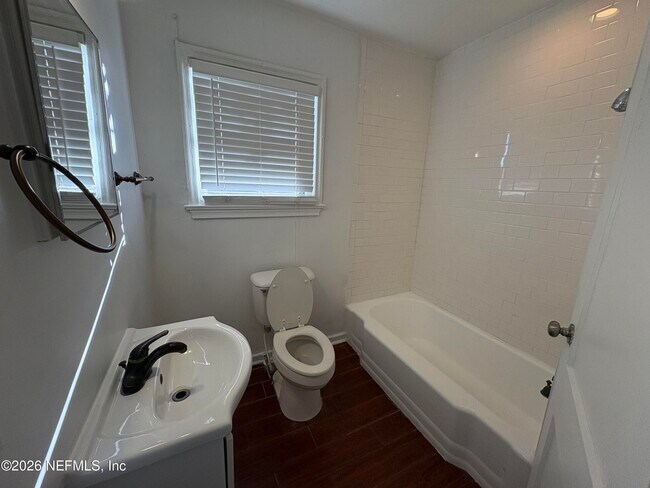 Foto del edificio - 4719 Crescent St