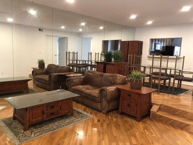 Living Room: 16'x14' - 8807 Gilman Dr