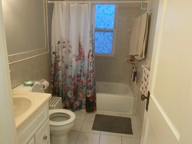 Foto del edificio - 1715 Fort Park Blvd