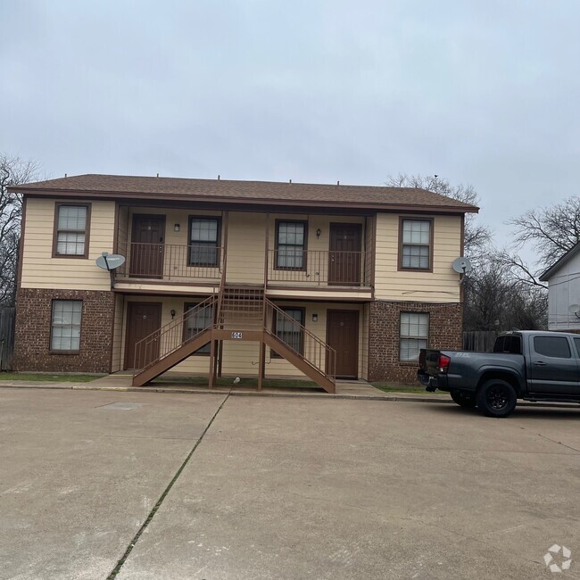 Building Photo - 604 Race St