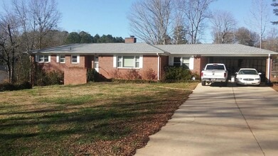 Building Photo - 3609 Sherwood Dr