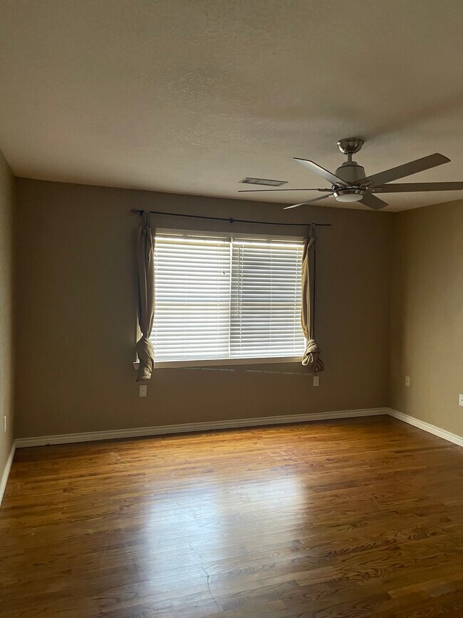 Foto del edificio - 1609 Harvard Ave