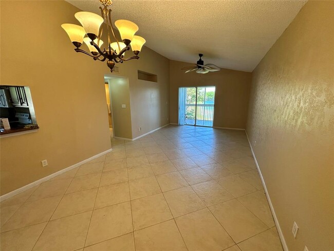 Building Photo - 724 NW 92nd Ave