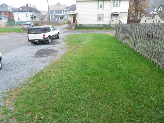 Backyard with Off Street Parking - 548 New Castle St