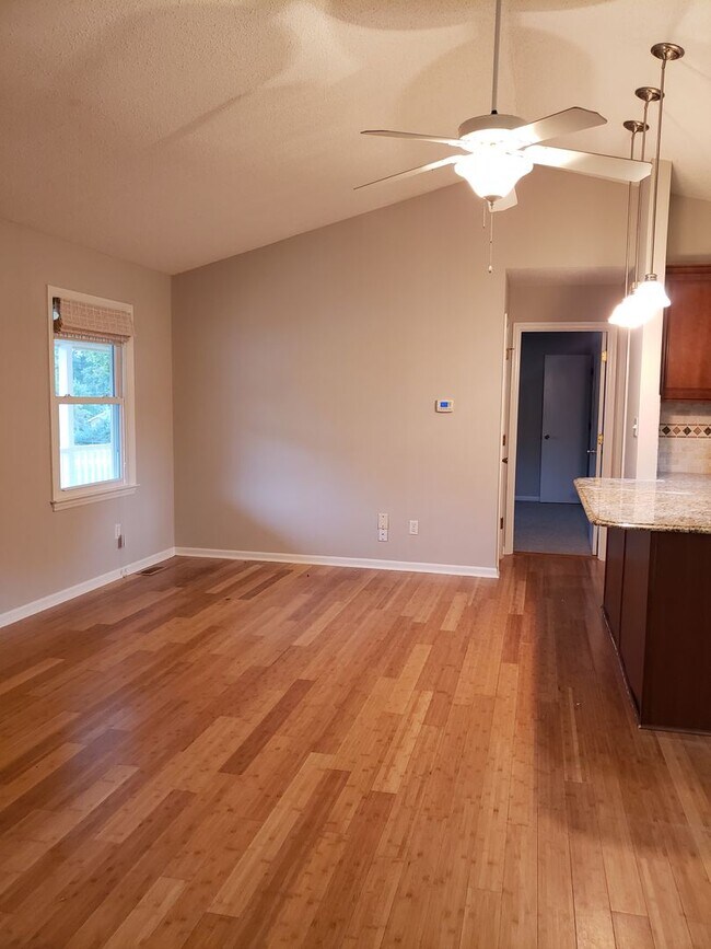 Foto del edificio - 3 bedroom home in Sherrills Ford