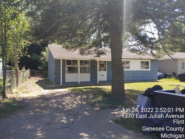 Building Photo - 1370 E Juliah Ave