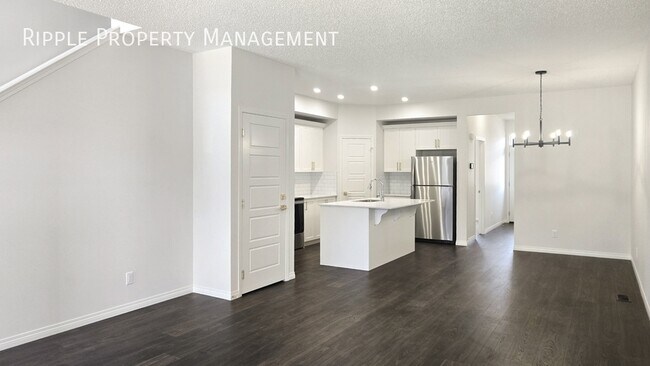 Building Photo - Modern 4 Beds, 2.5 Baths Main Floor/ Upper...