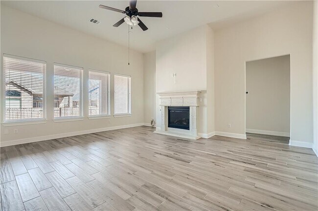 Foto del edificio - 1412 Saddlespur Ln