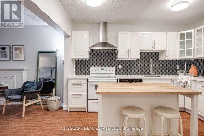 Building Photo - 35-135 Raglan Ave