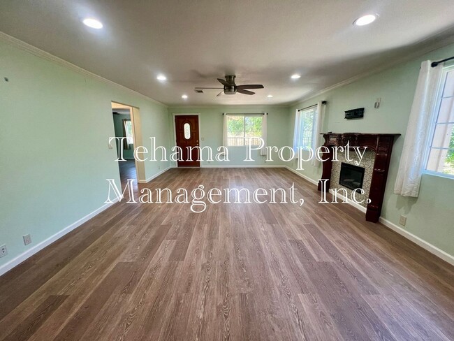 Building Photo - 2 bed 2 bathroom home in the El Camino/Gerber Area Available Unfurnished or Furnished