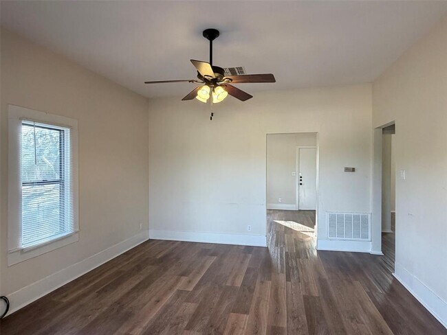 Foto del edificio - 1504 Watterson Rd