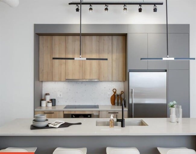 Building Photo - 606 Foster Ave