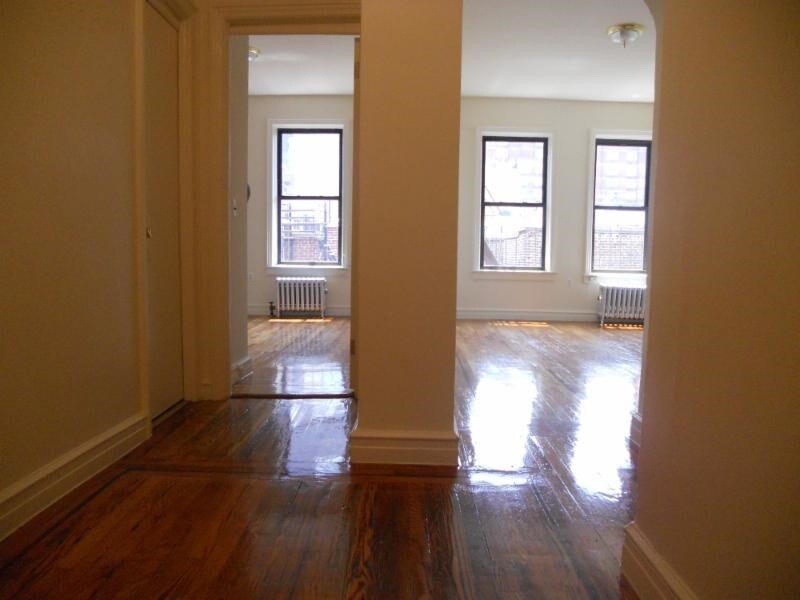 Foto del edificio - 220 W 21st St