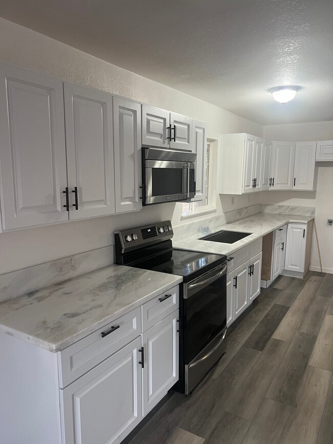 Building Photo - 11825 Sheldon Lake Dr
