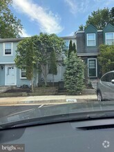 Building Photo - 8426 Lazy Creek Ct