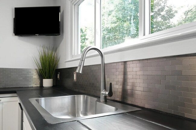 Foto del edificio - 626 Michigan St NE