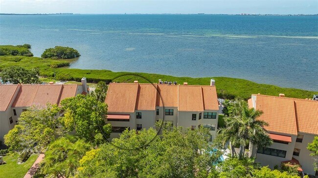 Building Photo - 4449 Bay Club Dr