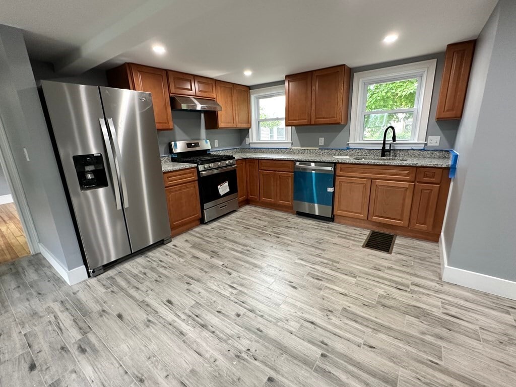 184 Neponset St, Canton, MA 02021 Townhome Rentals in Canton MA