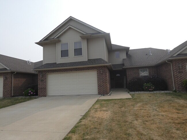 Building Photo - 653 N Edgemere Dr