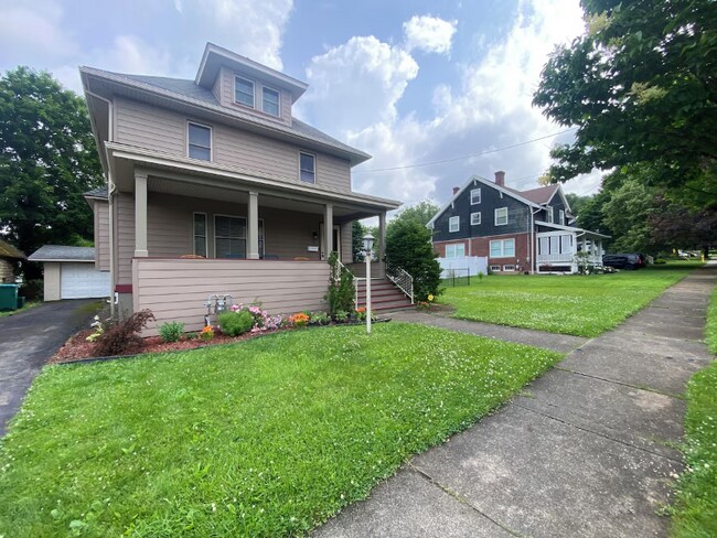 Foto del edificio - 5 E 3rd Ave